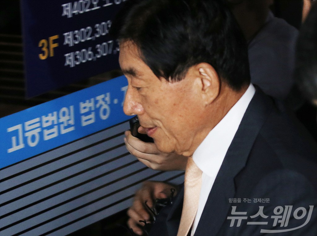 [NW포토]‘국정원 댓글’ 원세훈, 고등법원 파기환송심