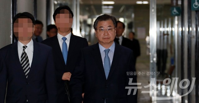 북한 핵실험에 국회 정보위원회 참석하는 서훈 국정원장