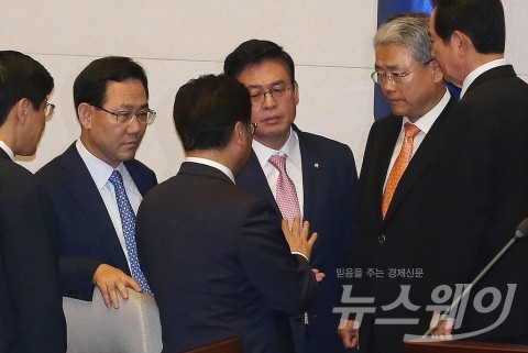 김이수 임명동의안 부결에 망연자실한 분위기 속 첫 대정부 질문