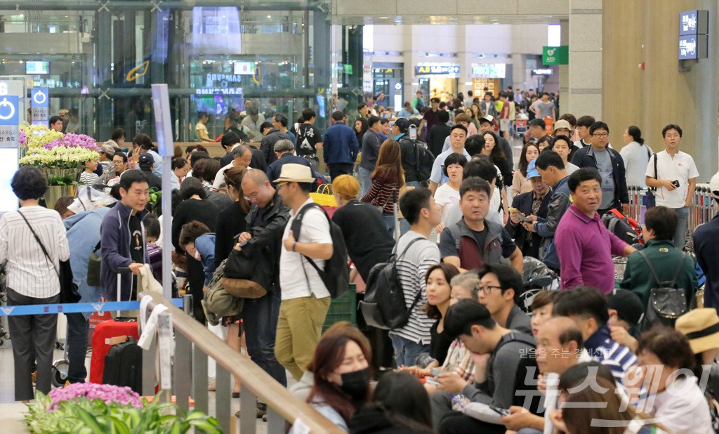[NW포토]인천공항 개항 이후 최대인파 입국