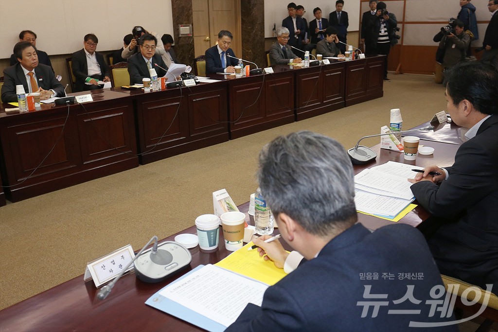 [NW포토]경제관계장관회의 개최