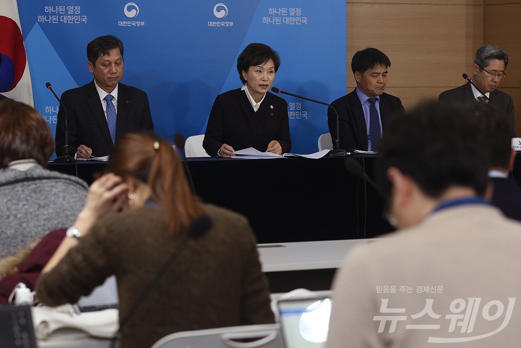 [NW포토]임대주택 활성화 방안 발표하는 김현미 국토부장관
