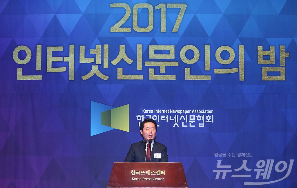 [NW포토]경과보고하는 최정식 i-어워드위원회 위원장