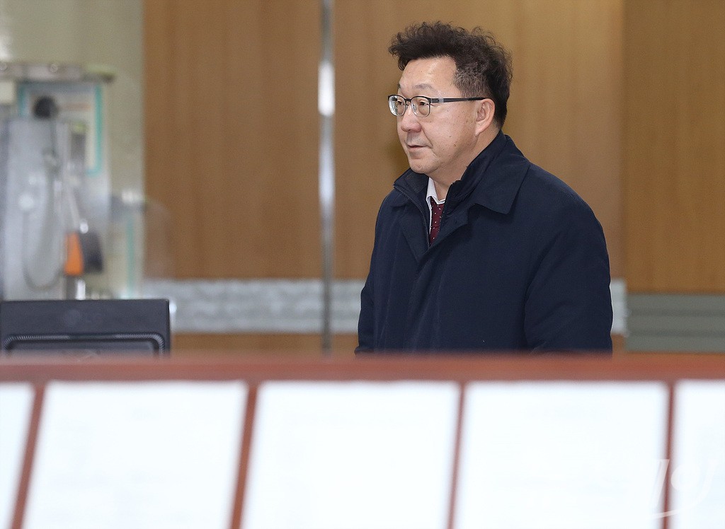 [NW포토]박근혜 속행 공판 증인 출석한 김정호 아모레퍼시픽 전무