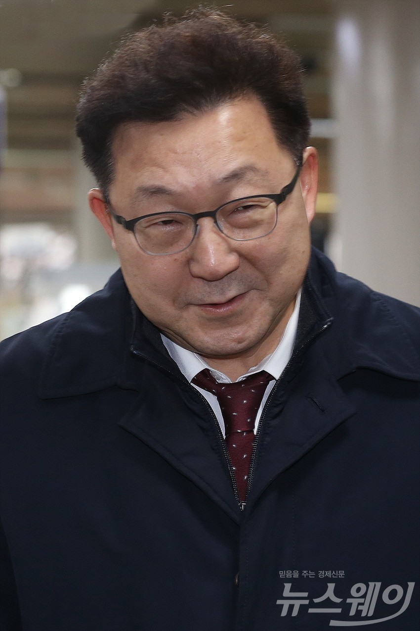 [NW포토]박근혜 재판 증인 출석한 김정호 아모레퍼시픽 전무