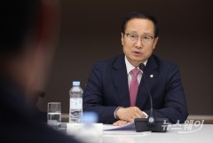 홍영표 “김경수 재판, 원칙 제대로 지키지 않은 판결”