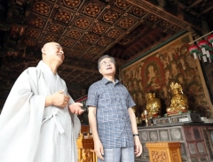 문재인 대통령, 경북 안동 봉정사 방문
