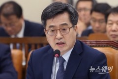 김동연 “내년에 불확실성 커질 수도···경제위기는 아냐”