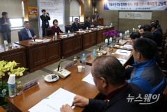 ‘카풀 논란’ 대책없는 민주당···한국당 “허용시간 정하자”