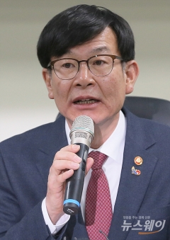 김상조, 재벌개혁 다시 고삐 “법개정 필요”