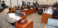한국당, 文대통령 딸 건강보험 내역 요구···“개인정보라 불가능”