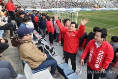 한국당 ‘대납거부’에 난감한 경남FC···축구팬들 “책임져라”