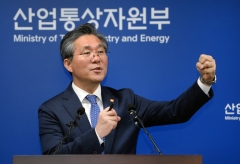성윤모 “불화수소 北반출 없다···12일 도쿄서 양자협의”(상보)