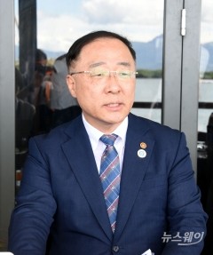 홍남기-김상조, 대기업 대표들 만난다