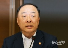 홍남기 “日수출제한 철회돼야···세계경제 부정적 영향 우려”
