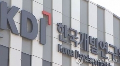 KDI "부동산 조정 국면···서울은 주거비 부담 커질 수도"