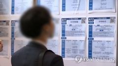 8월 취업자 52만명↑···대면서비스·제조업은 감소