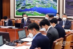 與, 결국 LH 사태 부당이익 ‘소급적용 몰수’ 추진···위헌 논란은 어떻게?