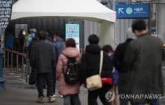 코로나19 어제 428명 신규확진···하루만에 다시 400명대