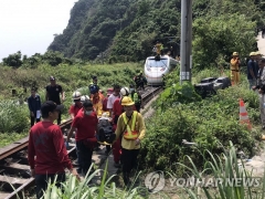 대만 터널서 열차 탈선, 피해 확산···“현재 41명 사망”