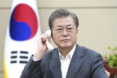 문 대통령 "K-방역 성공적이라는 국제적 평가 받아"