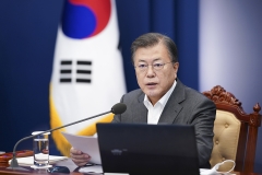 문 대통령, 오세훈 서울시장에게 축하 난과 메시지 전달