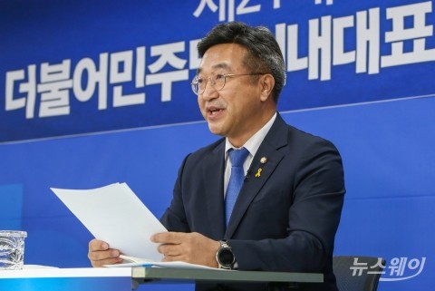민주당 새 원내대표 ‘친문’ 윤호중···“분골쇄신하겠다”