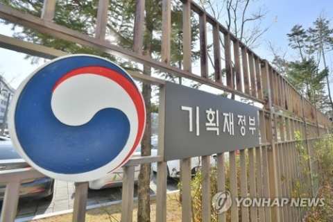 정부 “내수 불확실성 지속”···8월 카드 승인액 7.2%↑