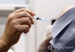 백신 추가접종, 18세 이상 성인 확대···방역패스 유효기간 6개월