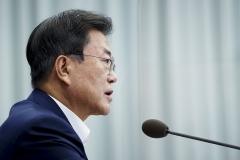 문 대통령 “일상 회복, 확진자 안정화에 총력 기울여 달라”