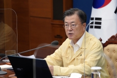 문 대통령, 25일 ‘중대본’ 회의 주재···범국가적 방역 대응 태세 점검