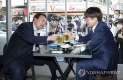 이준석·윤석열, 치맥 회동···정권교체 목표에 ‘대동소이’