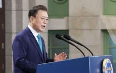 문 대통령 지지율 41.7%···부정 평가는 54.5%