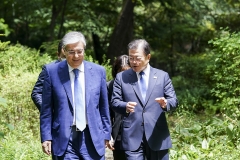문 대통령-토카예프 대통령, 4차 산업혁명·남북 대화 협력 논의(종합)