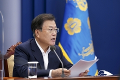 문 대통령 “청년 다중채무자 채무조정 적극 모색할 것”