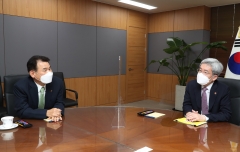 고승범·정은보, 금감원서 ‘신년 회동’···가계부채 대응 방안 모색