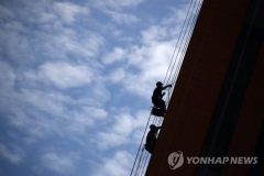 아파트 외벽작업 추락사에···‘간이의자’ 달비계 안전규칙 강화