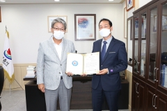 제이앤에스엔지니어링(주) 이경석 대표, 인재 양성을 위한 장학금 기탁
