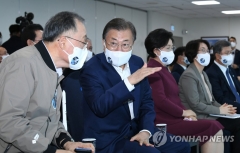 문 대통령 “누리호 비행시험 완료···완벽하지 않았지만 자랑스럽다”