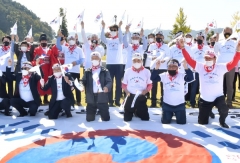 이철우 도지사, 독도의 날 맞아 대형 태극기 퍼포먼스