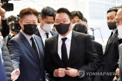 최태원 SK 회장, 노태우 빈소 조문 “마음 아파···잘 영면하시길”