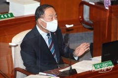 홍남기 “내년 4월 CPTPP 가입 신청···의장국 비공식 접촉”