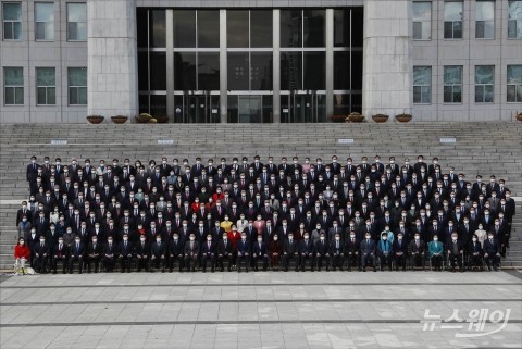 박병석 국회의장 및 21대 국회의원 단체사진