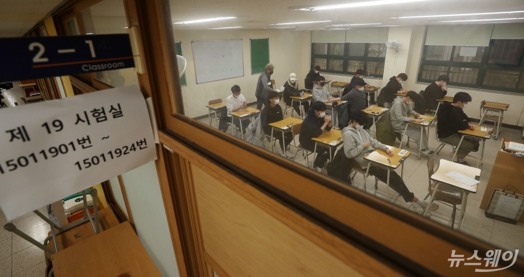 [NW포토]수능시험 시작을 기다리는 수험생들