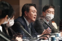 윤석열, 김건희 경력·수상 논란에 “부분은 몰라도 전체 허위는 아냐”