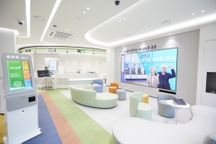 신한은행, 신림동에 고령층 소비자 위한 ‘디지털 영업점’ 오픈