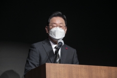 이재명 “원전 무조건 없애자 못해···가능한 재생에너지 전환 입장”