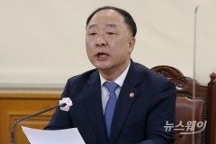 홍남기 "1분기 성장세 기대 이상···내수 예상보다 부진해 아쉬워"