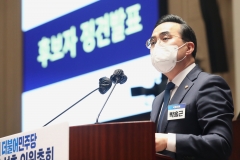 민주당 새 원내대표 '이재명계' 박홍근···"개혁·민생 책임지는 강한 야당으로 국민 기대 부응"