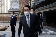 윤석열 당선인, 비서실장·내각 인선 "확인할 게 많아 시간 걸려"